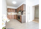 Pronájem slunného bytu 2+kk, 40.6 m2, cena 16000 CZK / objekt / měsíc, nabízí 